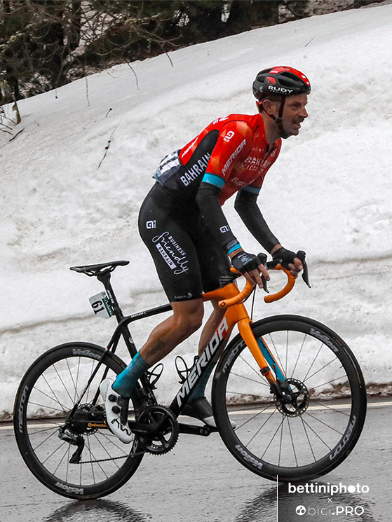 Damiano Caruso impegnato con la "vecchia" Merida Scultura