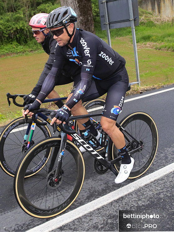 Nicolas Roche al Giro d'Italia con le ruote Dura Ace di serie