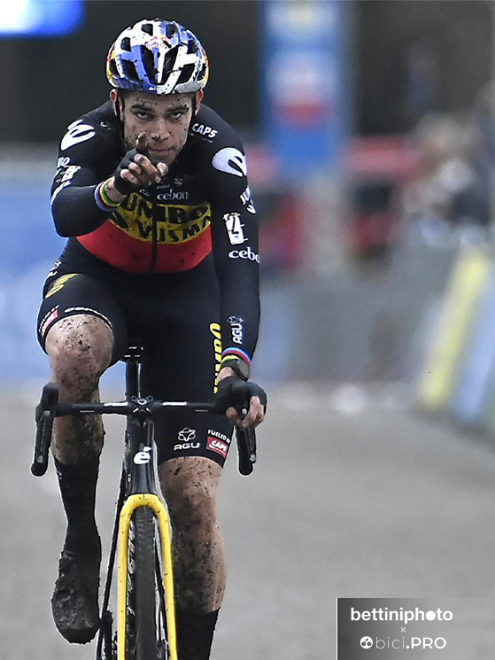 Van Aert Baal 2021