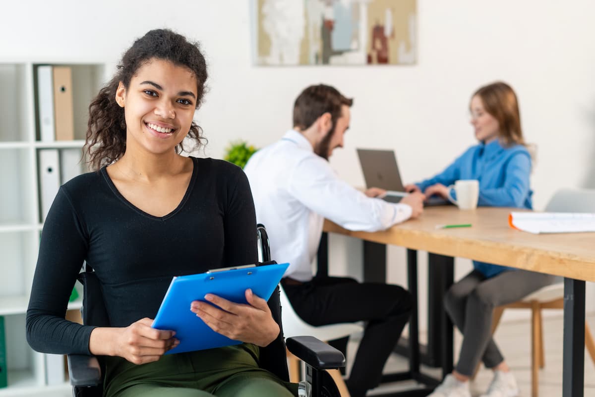 ¿Cómo BC Tecnología y 4Geeks Academy Colaboran para tu Éxito?