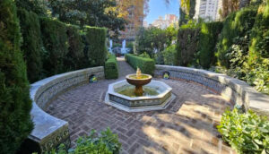 Fonte no jardim mais belo