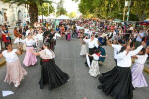 La comunidad presente en la Feria San Vicente Emprende
