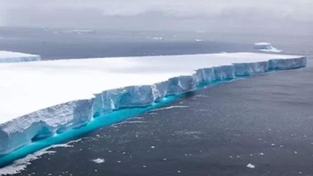 Iceberg a la deriva