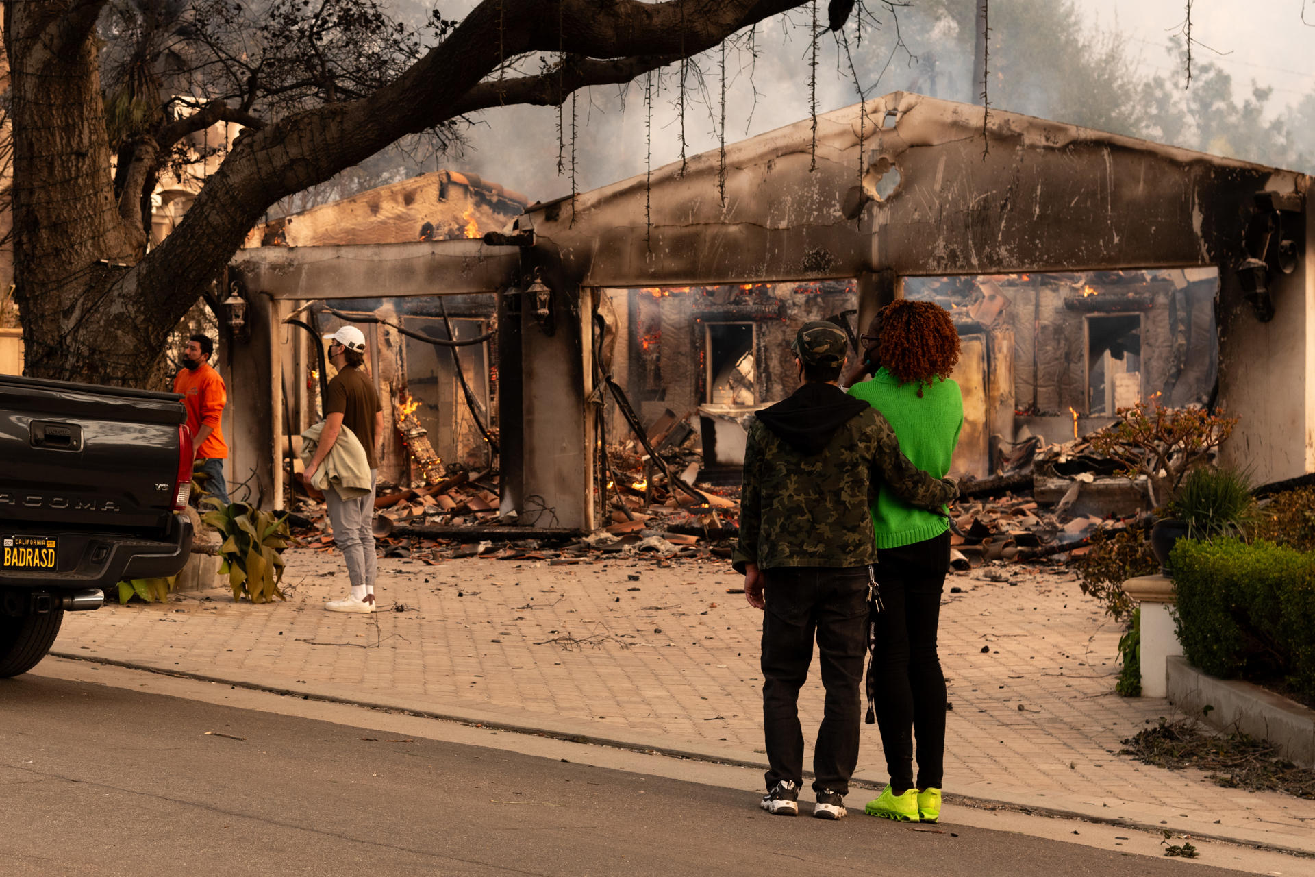 O fogo avança em Los Angeles. (Foto: EFE).