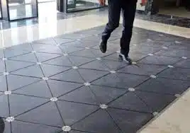 Japan plans to convert pedestrians' steps into electricity. Photo: Meteored.