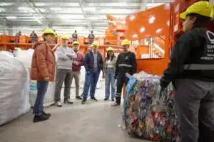 Mayra Mendoza, intendente de Quilmes, visitó la nueva planta de separación y clasificación de residuos. Foto: Quilmes Municipio.