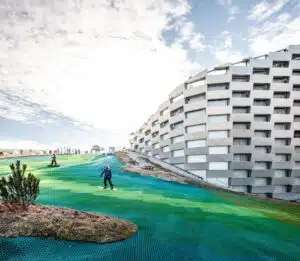 Ski slope on waste incineration plant