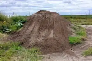 Tierra fértil elaborada a partir de residuos orgánicos. Foto: Sec. Estado de Ambiente y Desarrollo Sustentable de San Luis.