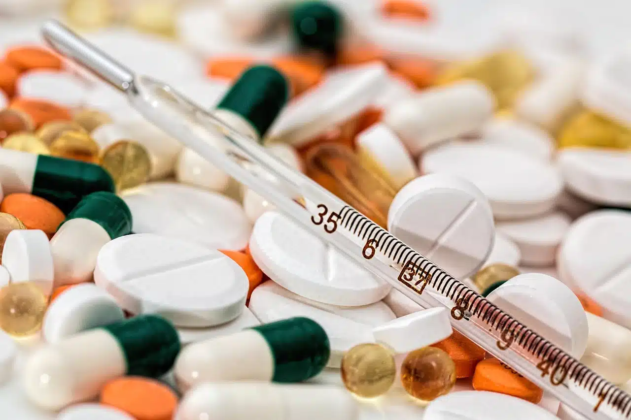 O problema com os antibióticos descartados. (Foto: Pixabay).