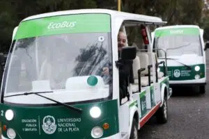 La UNLP apuesta por la movilidad eléctrica con la implementación del Ecobus. Foto: Redes Sociales. 