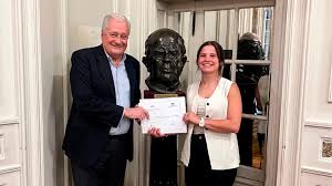 Camila Sol Fernández, de 26 años, recibió un premio por crear las prótesis 3D biodegradables. Foto: Página 12.