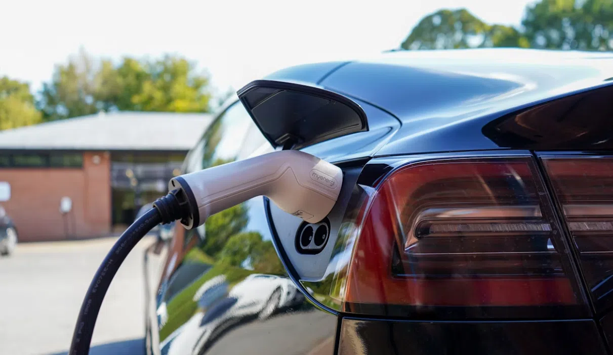 Autos électriques. Foto: Unsplash.