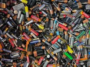 Piles usagées. Photo : Unsplash.