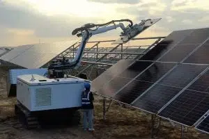 China apuesta por las energías limpias con robots y paneles solares. Foto: Xataka.