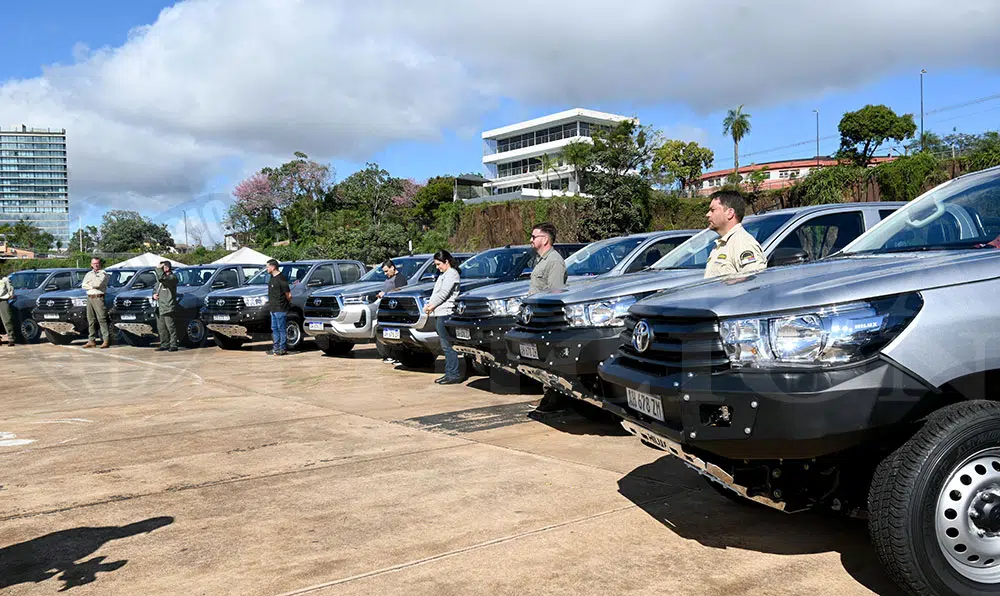 Las nuevas camionetas. (Foto: Primera Edición).