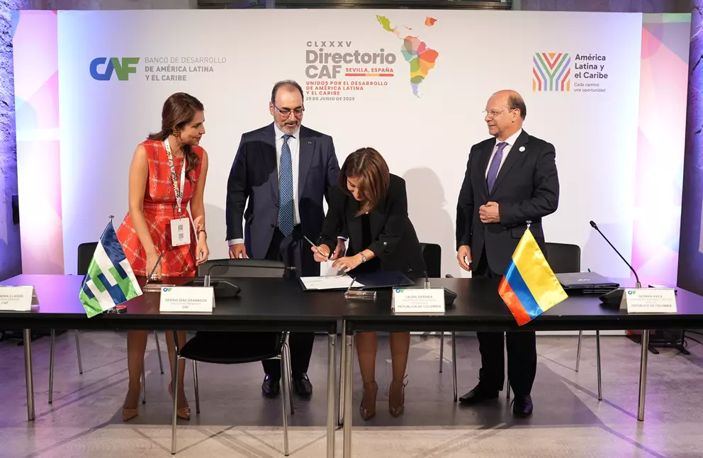CAF y Colombia firmaron un acuerdo que apuesta por la sostenibilidad y bienestar. Foto: CAF.