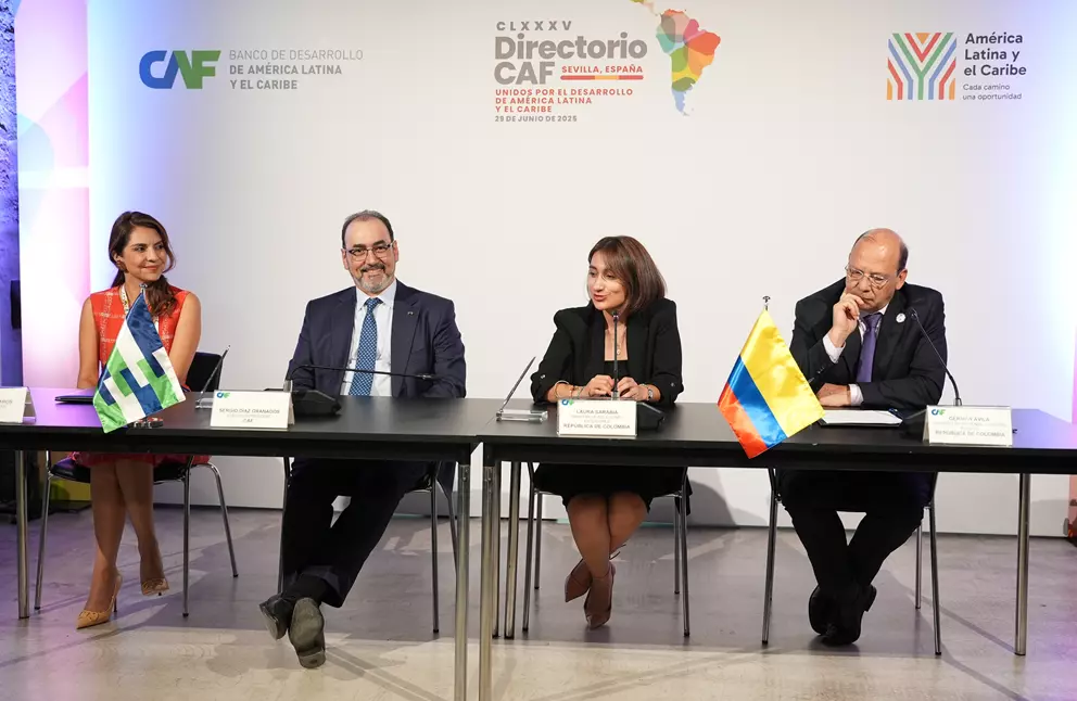 CAF y Colombia firmaron un acuerdo que apuesta por la sostenibilidad y bienestar. Foto: CAF.
