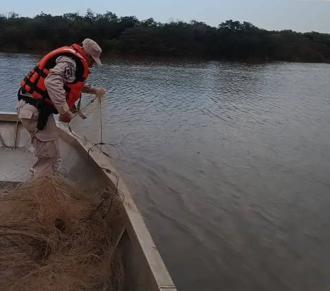 Confiscaram redes de pesca ilegais em Corrientes. (Foto: Prefectura).