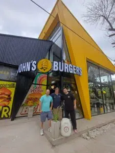 Un grupo de restaurantes rosarinos recicla el aceite usado y lo convierte en energía limpia. Foto: DH-SH.