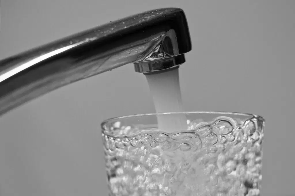 Unas 47 localidades de Santa Fe presentan niveles críticos de arsénico en el agua potable. Foto: Pixabay.