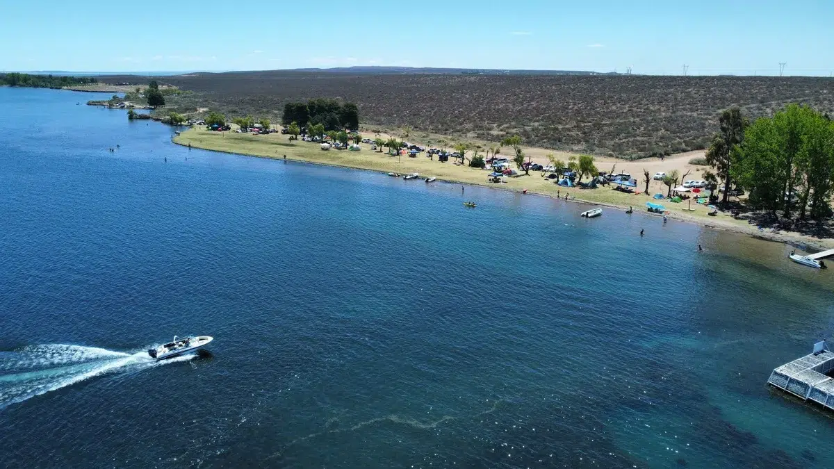 Mari Menuco: the village of 200 inhabitants in Neuquén that becomes a tourist destination every summer