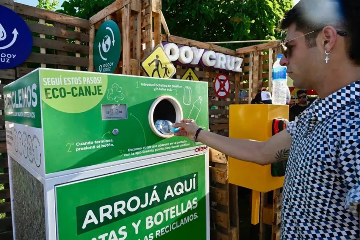 EcoExchange in Mendoza: how to recycle waste to load the SUBE card and travel by bus in Godoy Cruz