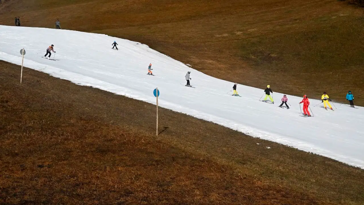 The climate crisis threatens to leave 98% of ski resorts in Europe without snow, raising concerns