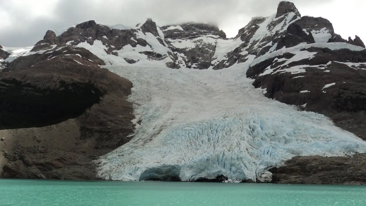 The Church calls to halt changes in the Glacier Law: glaciers are “water cathedrals” and a universal right
