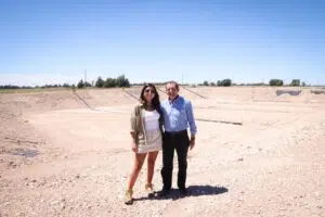 A ministra do Meio Ambiente da Província de Buenos Aires, Daniela Vilar, junto com o prefeito de Benito Juárez, na inauguração do novo Complexo Ambiental. Foto: Ministério do Meio Ambiente da Província de Buenos Aires. 
