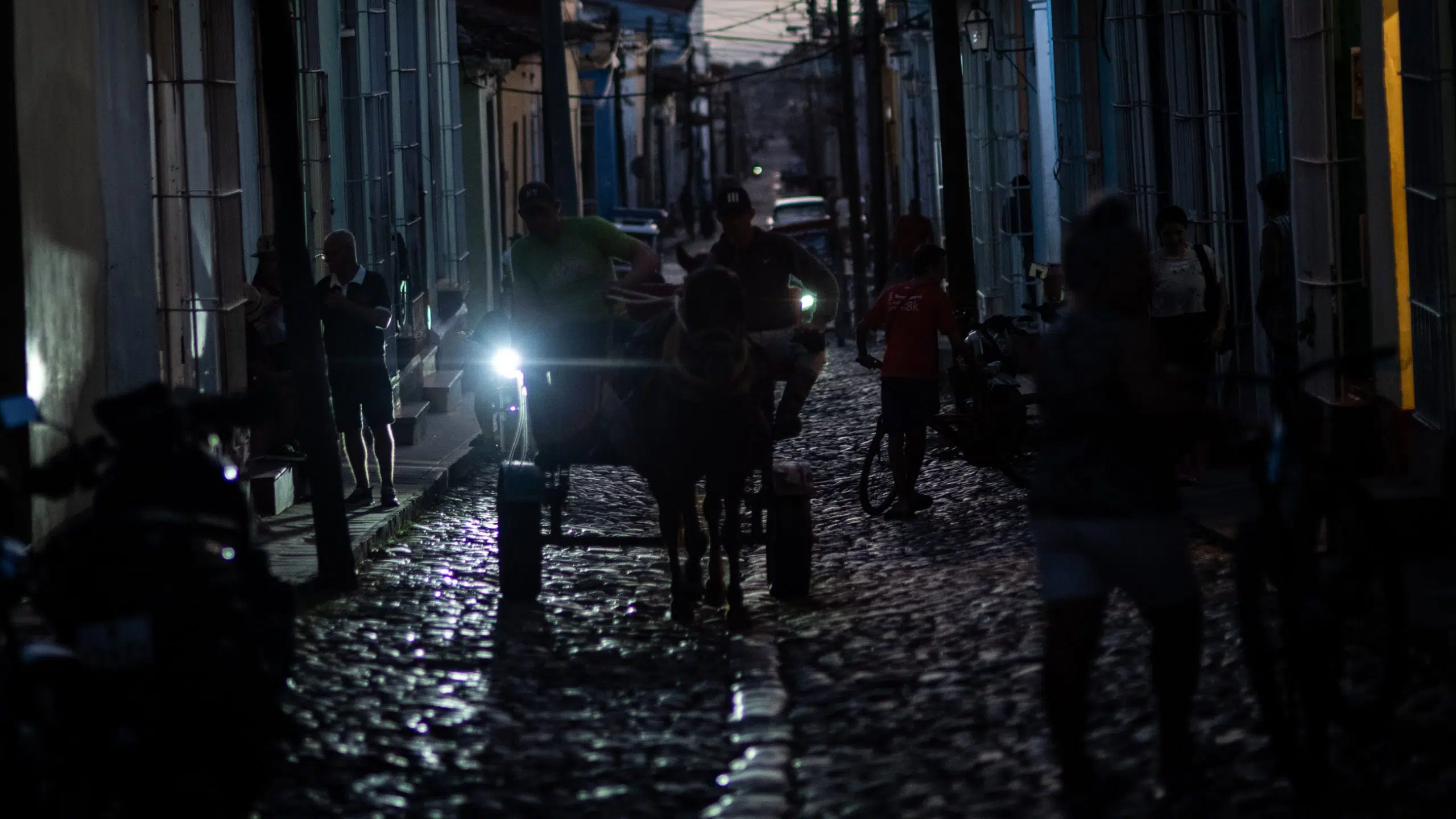 Cuba faces blackouts of more than 12 hours: coal, solar panels, and mass exodus mark the energy crisis