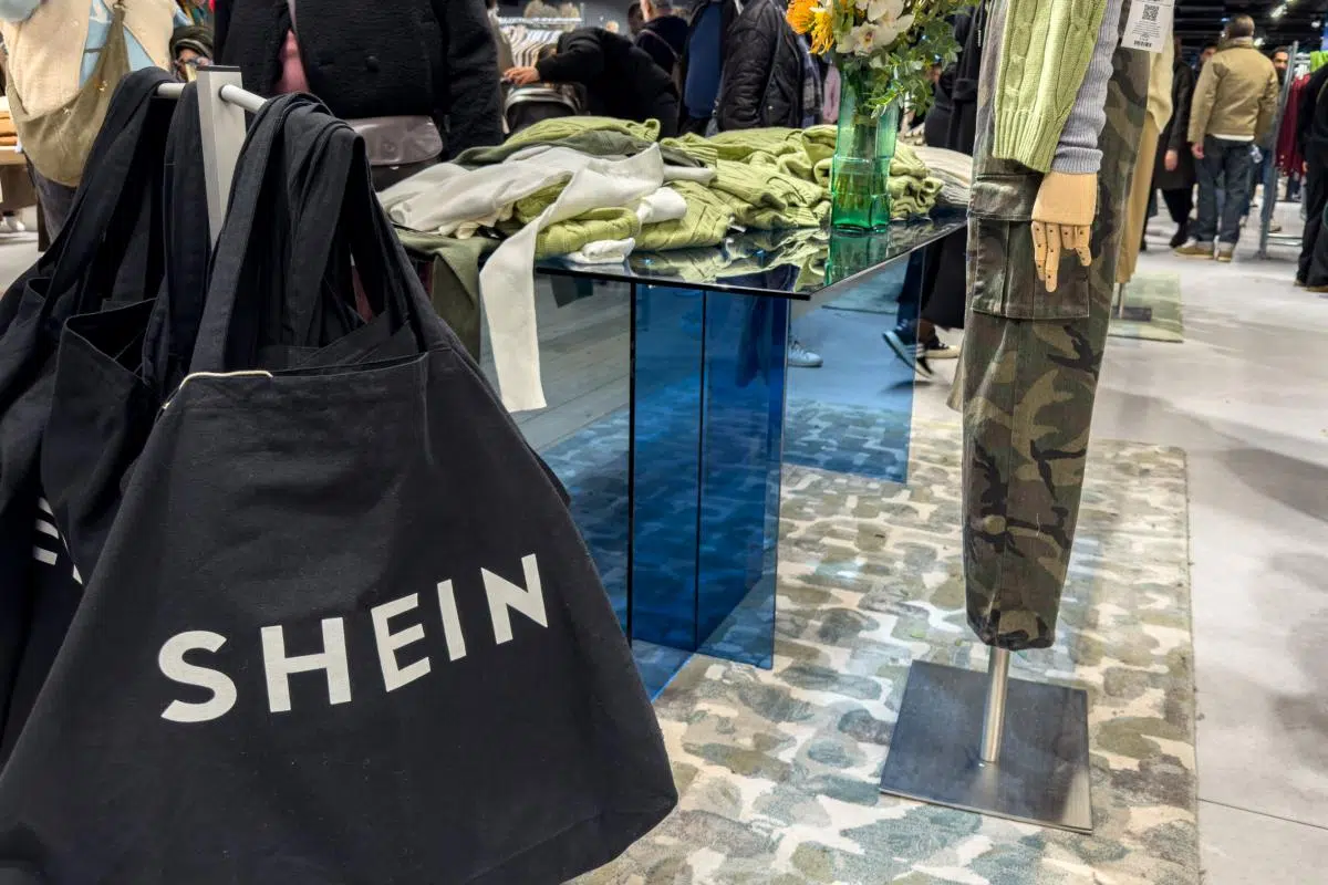 The EU removes tax exemption and taxes ultra-fast fashion: a measure impacting Shein and Temu from 2026