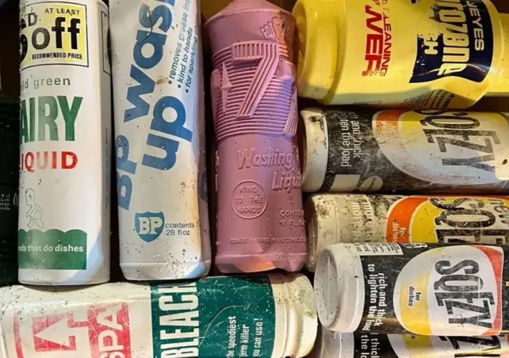 Plásticos de los años 60, desechados en Canadá, reaparecen en Escocia revelando la persistencia de la contaminación. Foto: Meteored. 