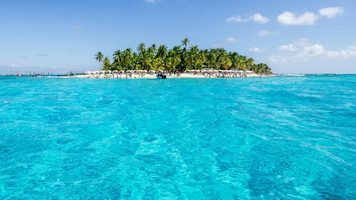 San Andrés, the island where the sea multiplies in colors and nature sets the pace for relaxation