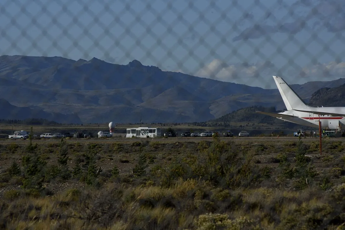 Concern over UAE planes in Bariloche and the possible purchase of land in strategic areas of Río Negro