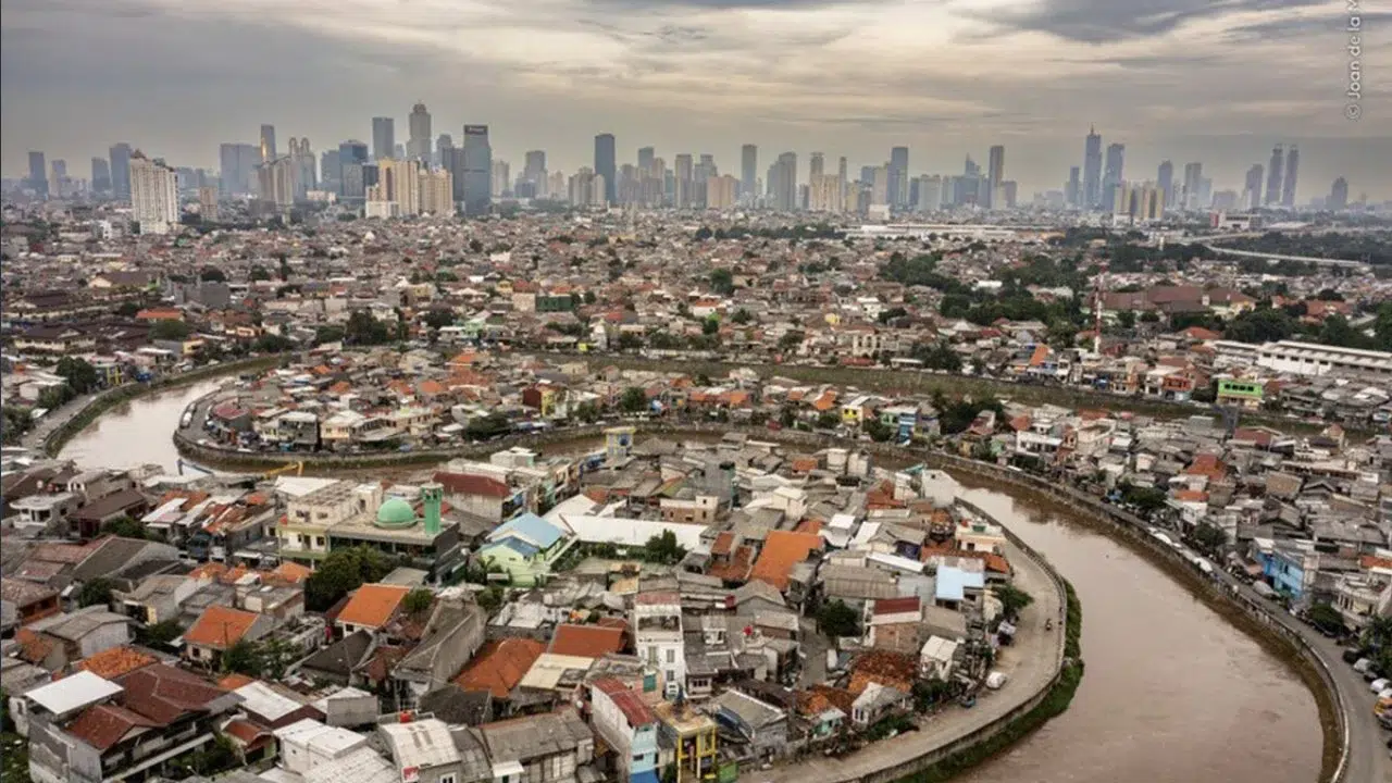 Jakarta is sinking at an alarming rate: the most populous city on the planet could be underwater by 2050