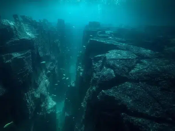 Scientists detect an opening in a tectonic plate in Canada, raising concerns about this unprecedented process. Photo: Minuto Uno.