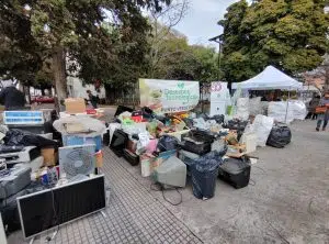 Die Universität von Mar del Plata führte einen Recyclingtag durch, bei dem mehr als 2.000 Kilo technologische Abfälle gesammelt wurden. Foto: Bacap Noticias.