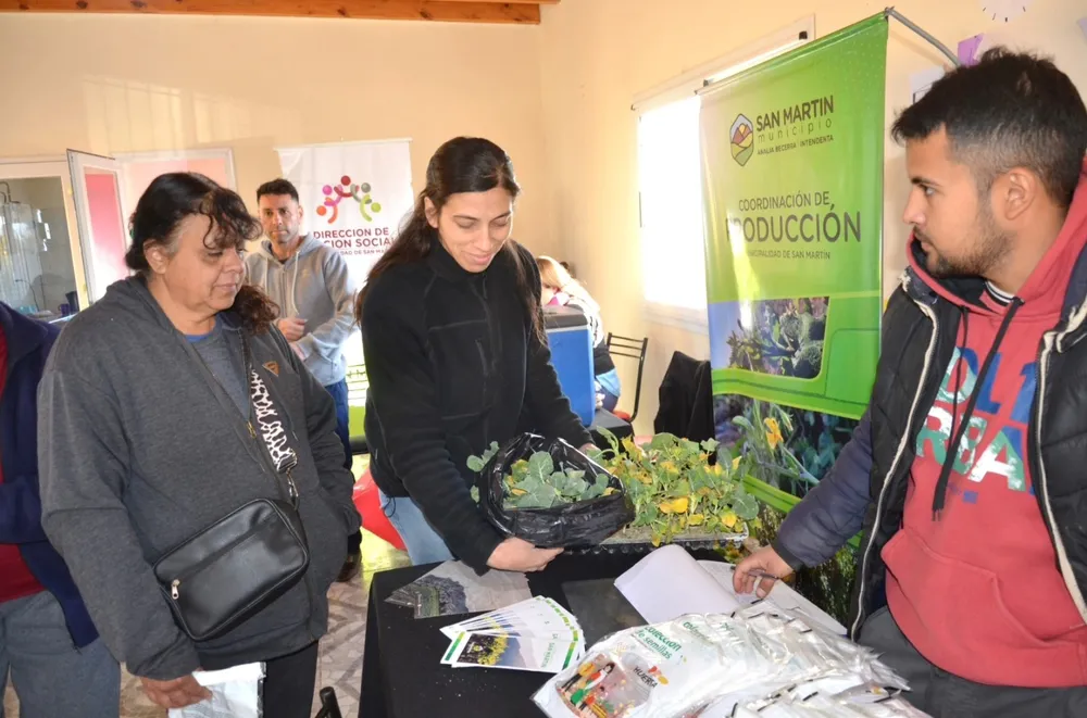 Une municipalité de Mendoza encourage la production durable et les potagers familiaux avec la distribution gratuite de semences. Photo : Diario de Cuyo. 