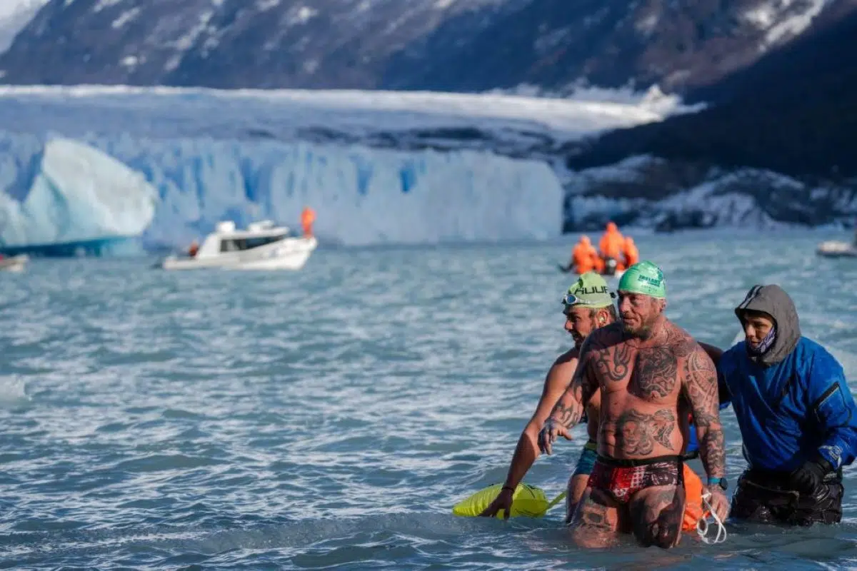 Environmental alert in Patagonia due to a floating pool in front of the Perito Moreno Glacier