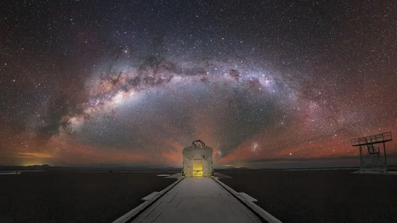 Escuridão em risco: o deserto do Atacama enfrenta o avanço da poluição luminosa e seus impactos ambientais. Foto: BBC.