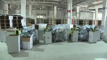 中国限制数百万件包裹的过度包装，以减少废物并朝着更可持续的物流方向发展。照片：ABC。