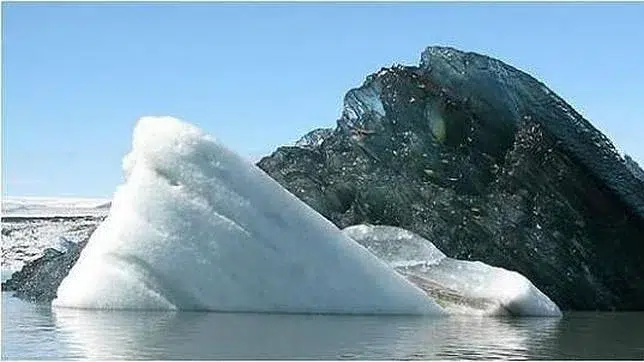 Os icebergs negros do Ártico revelam novos ecossistemas marinhos e evidenciam os efeitos das mudanças climáticas. Foto: ABC.