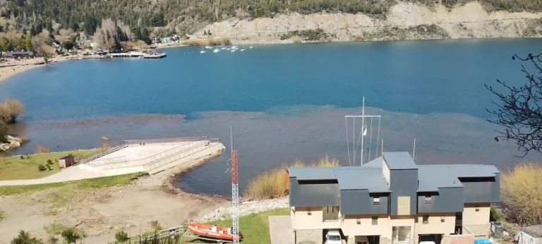 San Martín de los Andes: desde el Parque Lanín denuncian déficit cloacal y riesgo ambiental en el lago Lácar