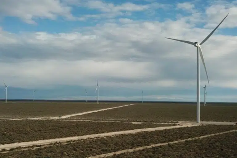 El parque eólico La Flecha completa sus 56 aerogeneradores y refuerza la transición energética en Chubut