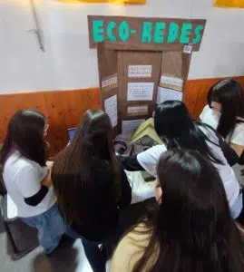 Estudiantes de San Luis impulsan refugios ecológicos para perros callejeros con materiales naturales y sustentables. Foto: ANSL.