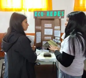 Estudiantes de San Luis impulsan refugios ecológicos para perros callejeros con materiales naturales y sustentables. Foto: ANSL.