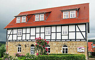 Dachgauben können auch nachträglich eingebaut werden Bild: Haus mit Dachgauben