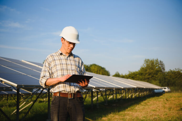 Eine Software für das PV-Monitoring kann auch auf mobilen Geräten verwendet werden