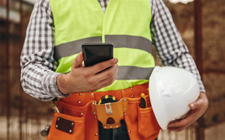 Das Smartphone wird zum ständigen Begleiter - auch auf der Baustelle Bild: Digitalisierung im Baugewerk