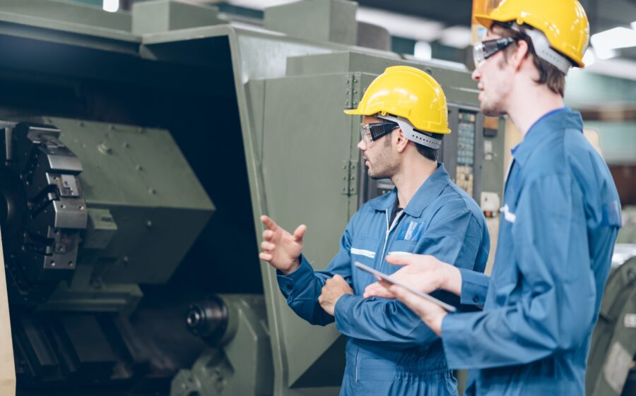 Personalmarketing hilft dir dabei, qualifizierte Mitarbeiter zu finden Bild: Schweißer auf der Baustelle